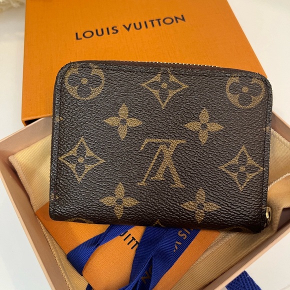 ❌SOLD❌🎀 Louis Vuitton Monogram Love Lock Zippy coin Wallet - Picture 2 of 11